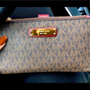 Michael Kors Wallet! -OFFERS ACCEPTED
